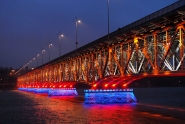 Najdłuższa kolorowa iluminacja w Europie   – oświetlenie Philips na moście w Płocku  
