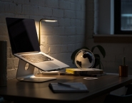 Światło na szóstkę, czyli jak efektywnie oświetlić biurko ucznia?