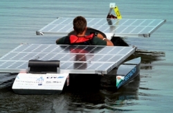 Solarna łódka Fiten Solar Team na targach żeglarskich