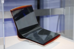 Super cieńki i elastyczny laptop Sony