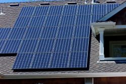 Japończycy rozważają wprowadzenie obowiązku instalacji baterii słonecznych