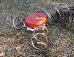 Robot poruszany korkociągiem
