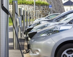 Rosnące zasięgi samochodów elektrycznych i coraz niższe ceny mogą wywołać boom zakupowy