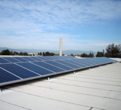 Tani inwertor sekwencyjny dla elektrowni słonecznych