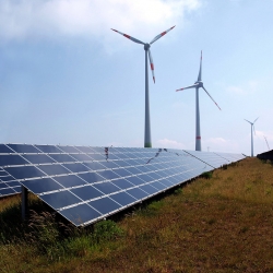 Do 2025 r. globalna moc zainstalowana energetyki odnawialnej wzrośnie ponad dwukrotnie