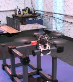 Quadrotory - autonomiczne roboty wyposażone w algorytm pracy zespołowej