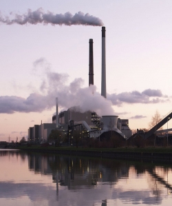 Raport MAE: elektrownie węglowe nadal głównym elementem światowej produkcji energii elektrycznej