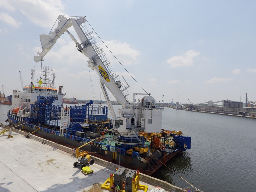 Heila Cranes otrzymała od holenderskiej spółki Stemat z Rotterdamu zlecenie budowy żurawia dla Stemat Spirit, kontenerowca wykorzystywanego do transportu materiałów i sprzętu dla morskich elektrowni wiatrowych na Morzu Północnym