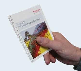 Bosch Rexroth oferuje bezpłatną, 44-stronicową broszurę Oil Cleanliness Booklet (wydrukowaną na papierze olejoodpornym), która dostarcza informacji na temat problemów występujących podczas eksploatacji systemów hydraulicznych, zasad konserwacji oraz klasyfikacji i przepisów dotyczących czystości cieczy roboczych. 