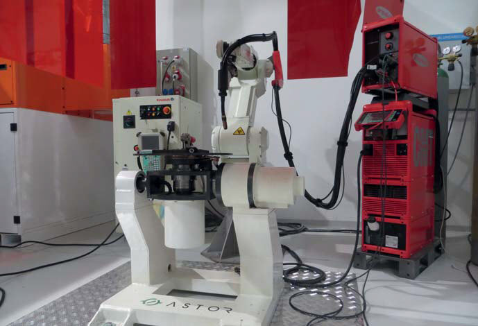 Zrobotyzowane spawanie z robotem Kawasaki FA006E z pozycjonerem dwuosiowym w technologii CMT