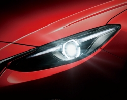 Mazda wprowadza nowe adaptacyjne światła LED